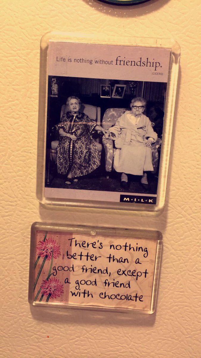 هذي ماري، عجوز ايطالية سكنت عندها لما كنت طالب ..

كان بيتها متكسر والارضية مافيها سراميك، وتعيش نقشف لدرجة اني لما اطوّل اتروش بالحمام تفتح علي موية المطبخ عشان ما ينزل لي الماء الساخن، ومع هذا كانت دايم ترسل فلوس الى اطفال في افريقيا!

كنت مستغرب من الموضوع ثم سألتها =