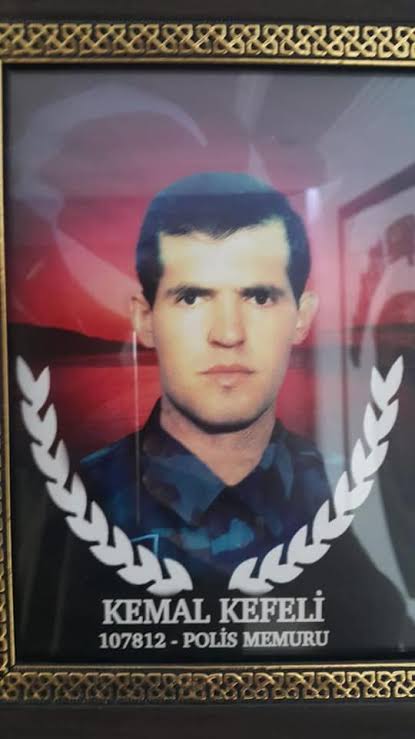 Şehit PÖH Kemal Kefeli'yi şehadetinin yıl dönümünde rahmetle anıyoruz. Ruhu şad olsun. (15 Ağustos 1991)