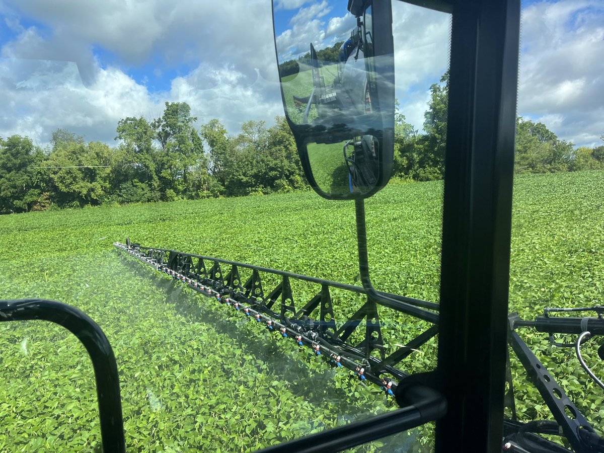 One of my #DEKALBLittleHelpers joined me scouting some awesome looking <a href="/DEKALB_Canada/">DEKALB Canada</a> corn and soybeans.   Crops have huge potential, spending the time to apply <a href="/Bayer4CropsCA/">Crop Science Canada</a> Delaro Complete fungicide was well worth the effort!  #ontag #dekalb #sponsored