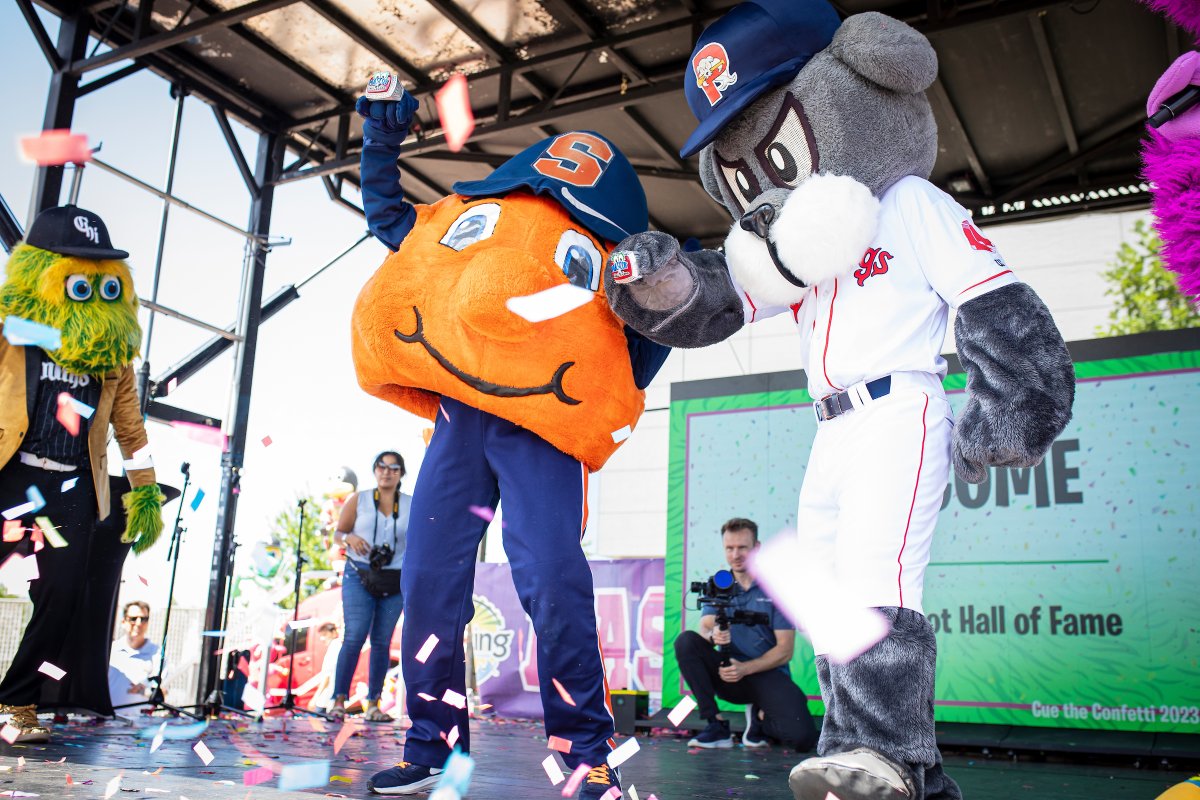 SyracuseU's tweet photo. What a weekend 🍊🏆 

@TheOttoOrange is officially a hall of famer!

Learn more: https://t.co/A7w9UT2YXi https://t.co/6pAGxul1J8