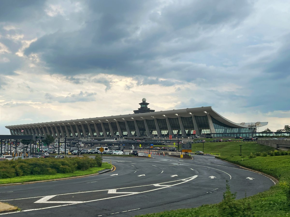 It's going to rain soon. <a href="/Dulles_Airport/">Dulles Airport (IAD)</a>