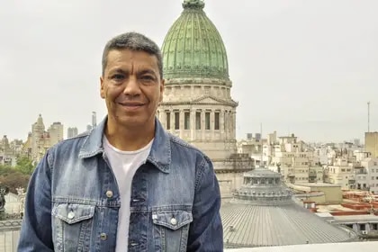 hmxeneize's tweet photo. Te presento a este chanta, se llama Jesus Escobar, de libres del Sur. Se postuló a presidente, sacó 119.540 votos,  pero se llevo 57 millones de pesos que le dio el Min. del interior. Este es uno de los grandes curros de las PASO. https://t.co/oFDQXHG6Pf