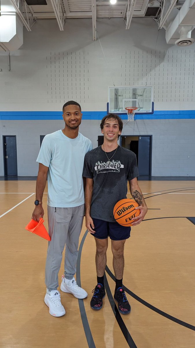 As I move in to college this week, I wanna give a huge shoutout to my guy <a href="/JD_fresh20/">Javier Duren</a> one of the best athletes to ever come from my HS, and I have been absolutely blessed to have been able to learn from him over the past few years. Very excited for year one at <a href="/wwuowlsMBB/">William Woods Men's Basketball</a> 🦉