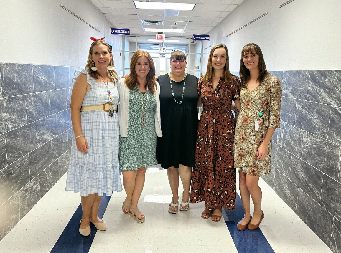 AngieShortledge's tweet photo. Hello fourth graders! We had such an amazing time meeting our new students tonight at Meet the Teacher 😄 @Independence_ES @KellerISD #meettheteacher https://t.co/Y7uiOIhak4