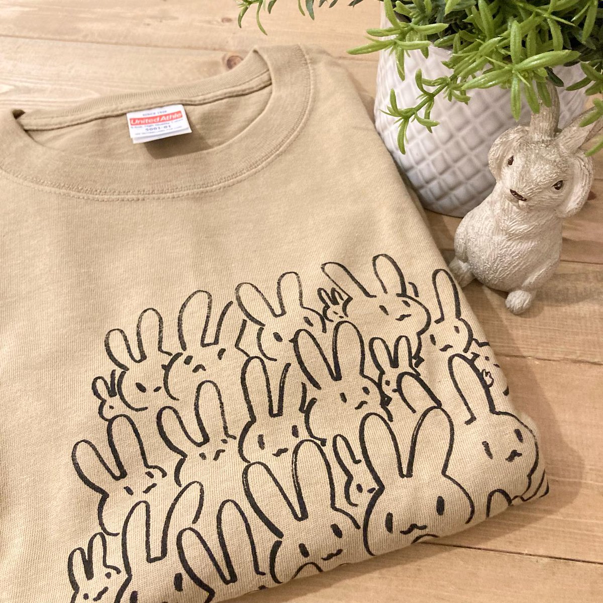 うさぎを愛しうさぎをつくるひと 「うさぎ番長」さん Tシャツ👕を