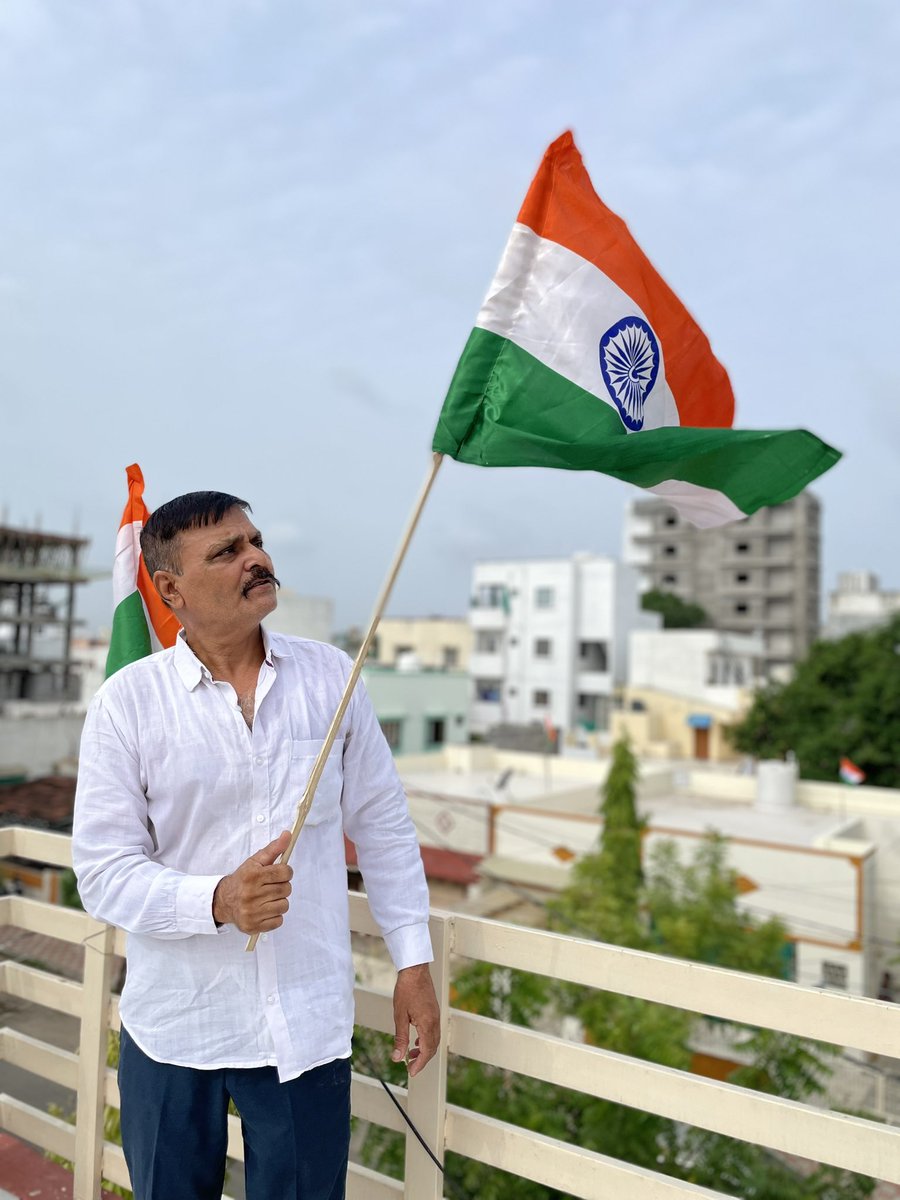 keshubapa's tweet photo. @narendramodi #HappyIndependenceDay 
#harghartiranga #harghartirangacampaign  #AzadiKaAmritMahotsav #selfiewithflag  #IndependenceDay #independenceday2023  #india #indian #gujarat #vadodara #tiranga #tricolor #trending  #Patriots #NarendraModi 
#JaiHind 🇮🇳 https://t.co/V20vdOVbZu