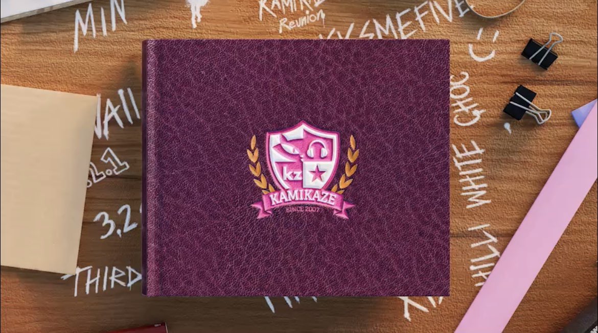 บนโต๊ะเขียนว่า Chilli White Choc!!?
อย่าให้ความหวังได้มั้ย 😭 #Kamikazepartyreunion