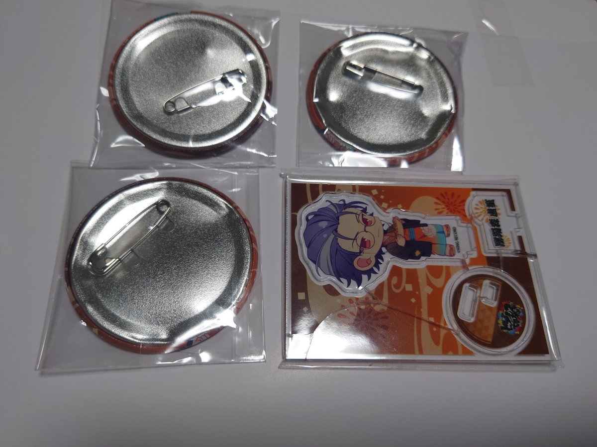 メルカリでお品物購入して、昨日お品物受け取り中身確認したらお品物が破損や潰れてる状態でした
お相手様は丁寧に梱包してくれてて、配送業者の方から受け取り時に封筒が潰れてるとお伺いしており、何かあったら連絡していいって言われたのですが、ここまで酷いとは思わなくて
（状態酷い為閲覧注意）