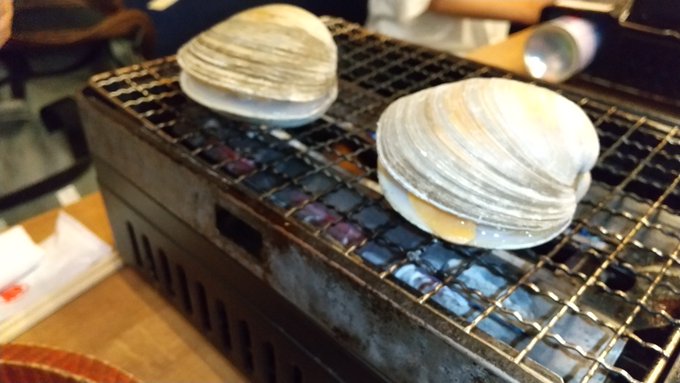 昨晩、池袋で夜行バスを待ってたら
同じく池袋に僕のスプラ友達のてのんさんが居るとの事で、バス時間前晩ごはん食べて来ました( '∀`)
いつもは甲殻類ダメな友達とつるんでるので普段は焼いた貝とか絶対食べないんだけど、久しぶりに食べたらめっちゃ美味しかった♪(๑'ڡ`๑)
てのんさんありがとうw 