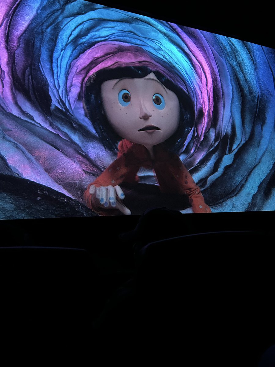 ohlookitsceline's tweet photo. I’ve always wanted to see coraline in the theaters and now I have https://t.co/OA8JsDkBFx