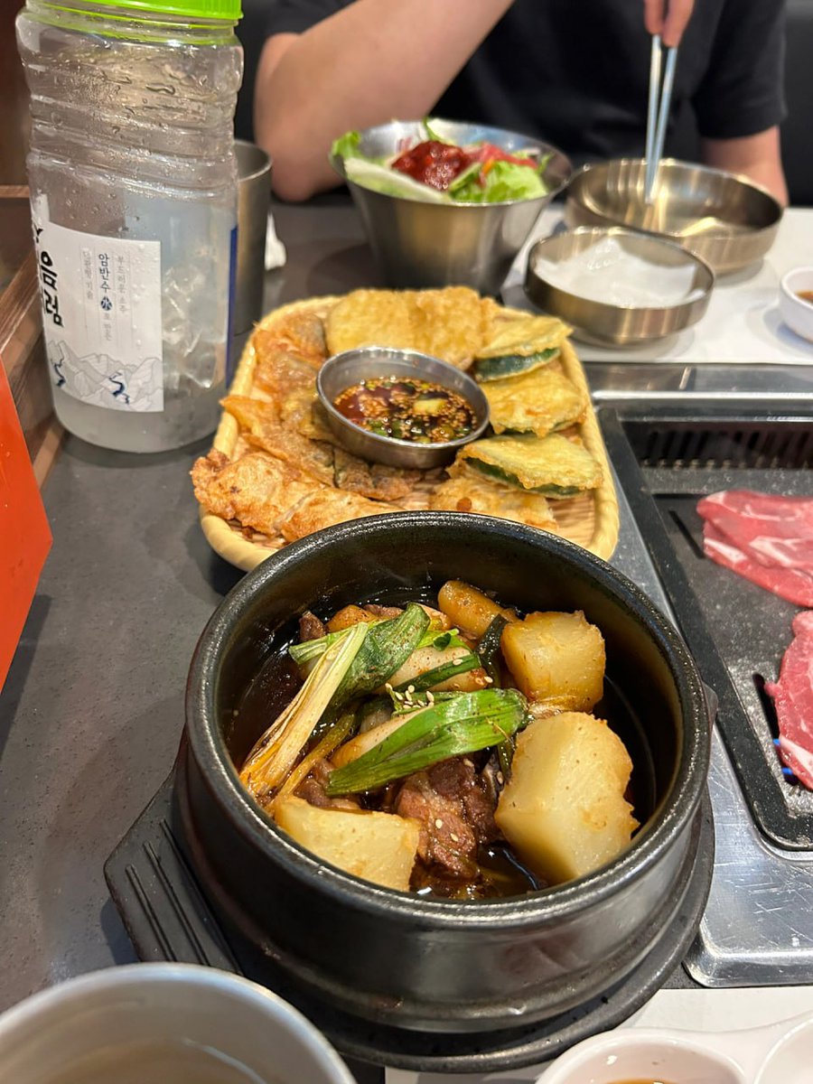 cherrygeolin's tweet photo. Come for Korean BBQ.🍖 https://t.co/H2wp2rtded
