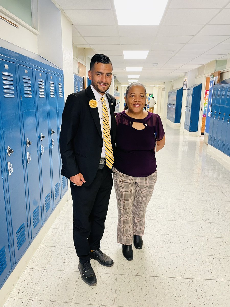 JamesDavisEdD's tweet photo. What a great first day a YMLA! @dallasschools @TeamDallasISD @DrBrianLusk @AngieGaylord @N_Bernardino @TransformDISD @YMLA_Florence @LEAD_DallasISD @PDL_DallasISD @dallasisdparent #firstdayofschool #Back2School #ymla #GladiatorsTotheTop #youngleaders #teachersrock #ProudMoment https://t.co/3dw4tPwidH