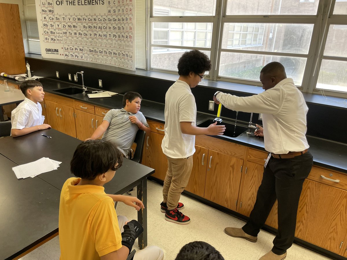 JamesDavisEdD's tweet photo. What a great first day a YMLA! @dallasschools @TeamDallasISD @DrBrianLusk @AngieGaylord @N_Bernardino @TransformDISD @YMLA_Florence @LEAD_DallasISD @PDL_DallasISD @dallasisdparent #firstdayofschool #Back2School #ymla #GladiatorsTotheTop #youngleaders #teachersrock #ProudMoment https://t.co/3dw4tPwidH