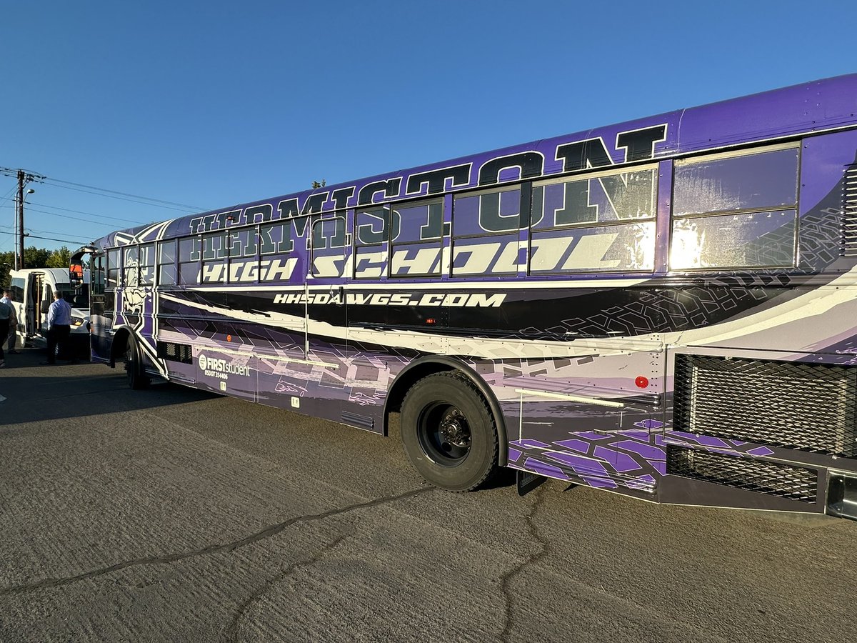 DAWG_athletics's tweet photo. Very excited for our athletes first road trip! https://t.co/unaPfo2olf