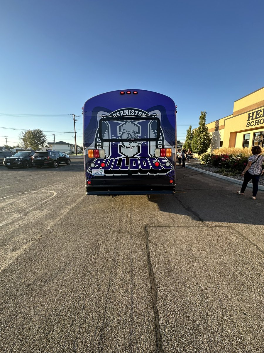 DAWG_athletics's tweet photo. Very excited for our athletes first road trip! https://t.co/unaPfo2olf
