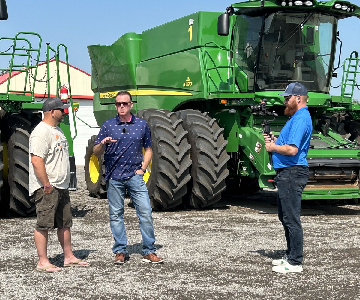 pedersenrecover's tweet photo. Super proud of @rarjd and his positive Recovery story, and very grateful to be on his team! 💪🏼 ☀️ 🚜
Watch for the upcoming ad campaign for Recovery In Ag on TV, Radio & Digital from the Province of Sask! #Recovery #RecoveryWarriors #Ag #Sask #Community #MenInRecovery https://t.co/ujU8wCpGPa