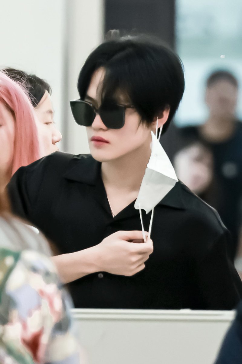 Ihave2pigs's tweet photo. 230815 HQ

🕶️😳

#천러 #CHENLE #辰乐 #NCT #NCTDREAM https://t.co/ErsrsLBqi1