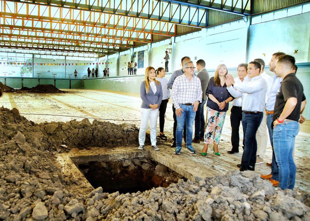 Vamos a poner bien chula nuestra tradicional Alberca Olímpica del Parque 🏊🏼‍♂️ para que la sigan disfrutando las nuevas generaciones.

Unidos, en familia, lograremos que el nuevo Centro Acuático 460 muy pronto, sea una realidad. 

#ElFuturoEsContigo 🐺🌳🦂