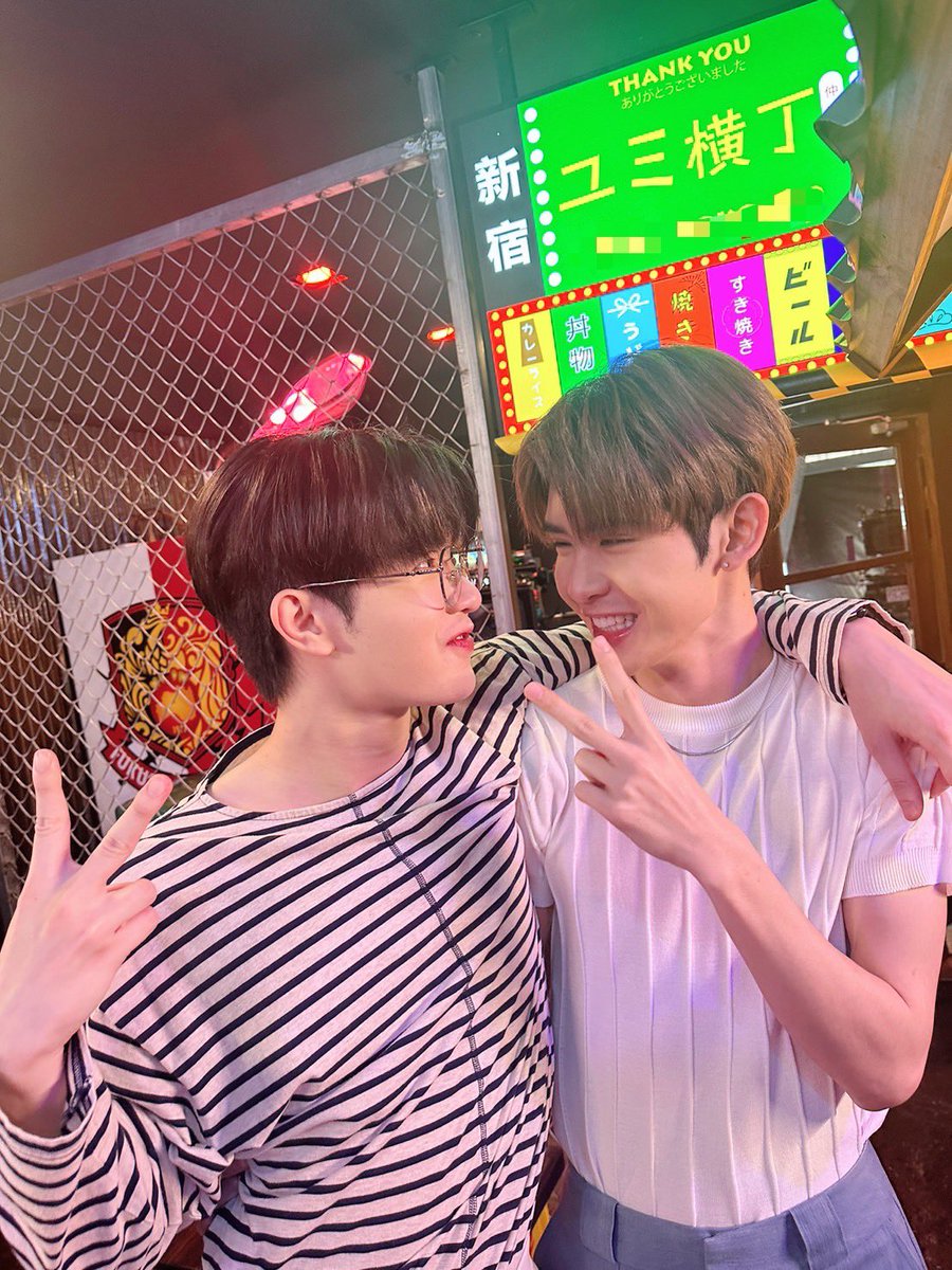 ✨เจต กับ เอื้อ มารายงานตัวเตรียมตอกบัตรเข้างานแล้ว!

ฝากทุกคนส่งกำลังใจให้กันในการถ่ายทำคิว 4 กันไปทั้งวันเลยนะคะ🤗🫶

#พี่เจตคนกลางQ4