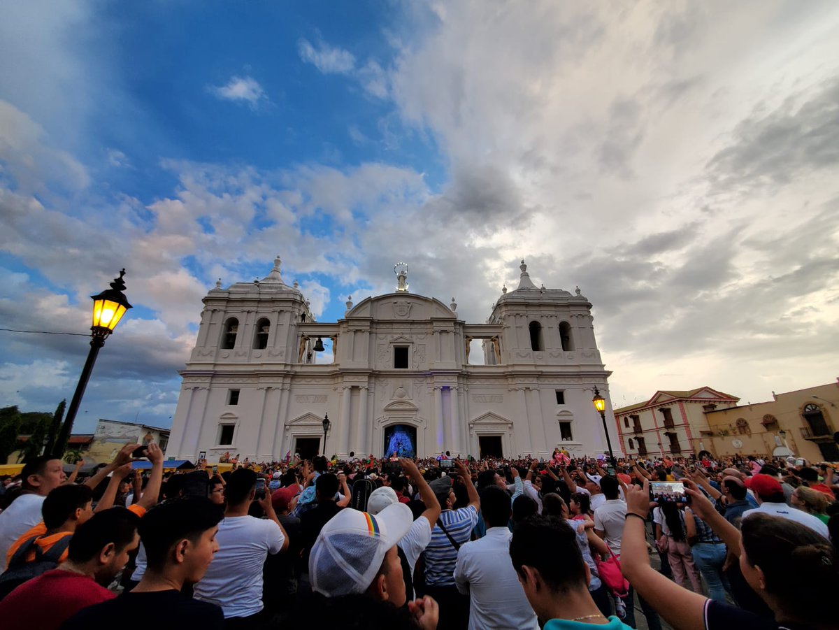 #Leon #Nicaragua 
Gritería chiquita en el departamento de León 🎉🥳. 

Foto📸
Brian Bracamontes