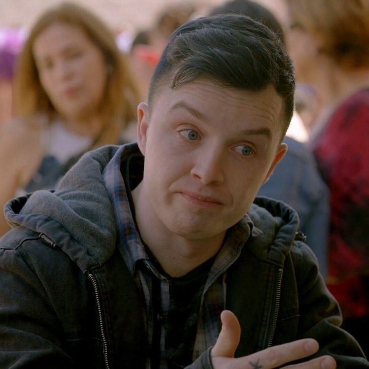 wordGallavich's tweet photo. O Mickey é um exemplo de persistência, o Ian terminou com ele uma 1732791 vezes, mas ele não desistiu do filho da puta em momento nenhum, só parou de lutar quando colocou uma aliança no dedo dele e pode oficialmente chamar o Ian de marido https://t.co/EbSUgdfDdQ