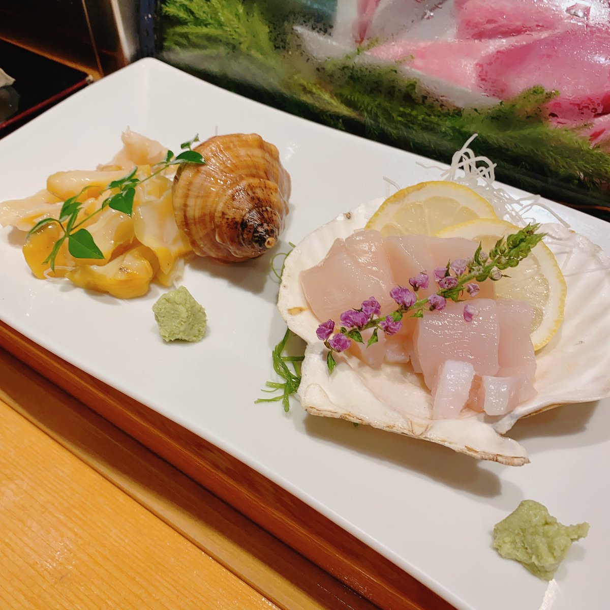 Kanoa628's tweet photo. 昨日のお昼に行った  #すし哲 さん。
いつも裏切らない美味しさ！
私はオススメの1人前握り、連れさんは適当に握りをお好みでオーダー。

さらに二人でお刺身や牡蠣をドンドン食べた！
お会計は推して知るべし 笑
でも美味しかったのでOK！ https://t.co/vG1P3mlMXQ