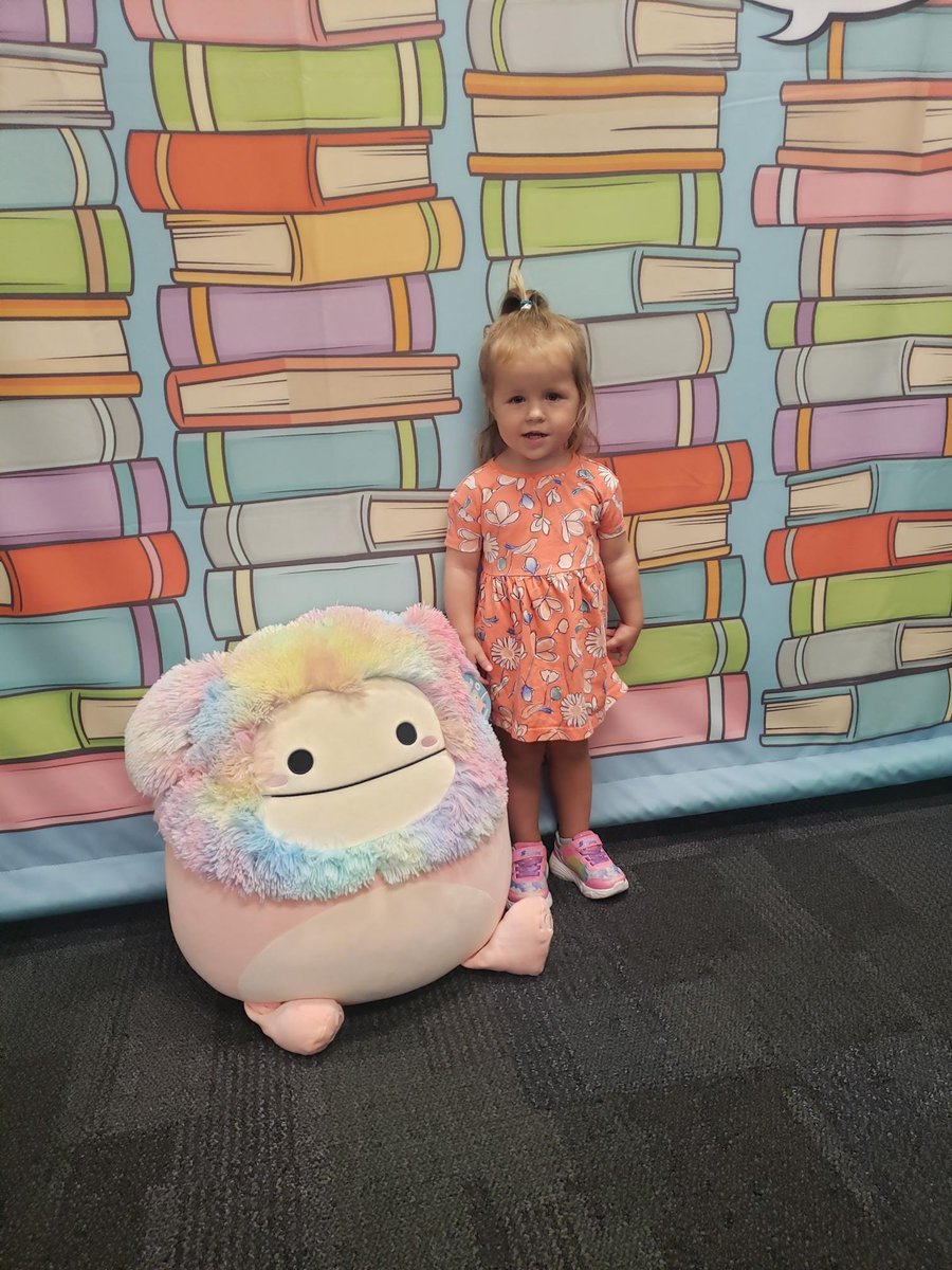 PhxLibrary's tweet image. Little Caroline is the BIG winner at #CenturyLibrary! She was a grand prize winner &amp;amp; won this squishy Squishmallow friend from the #SummerReadingGame. FUN!!! ☀️📚❤️ #JustReadPPL #SummerReading #AllTogetherNow #PhoenixPublicLibrary
