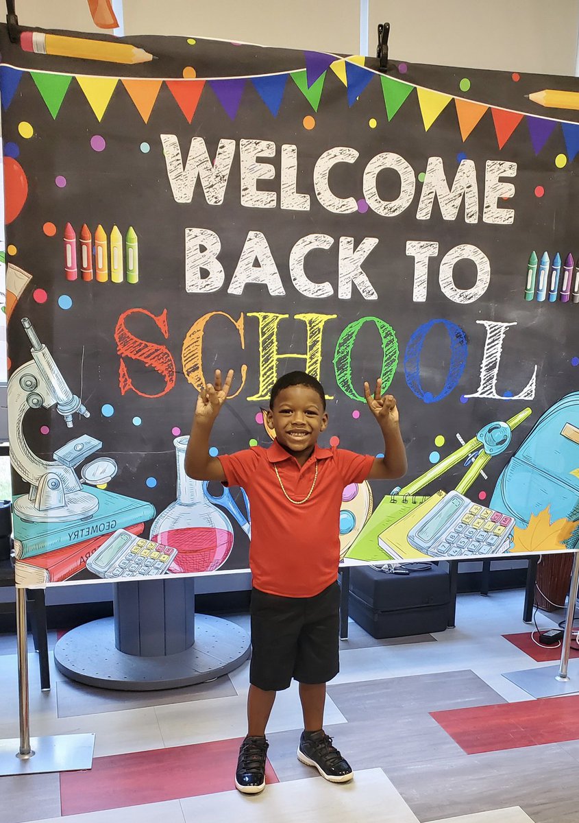 SMYLES83's tweet photo. 🎉First day of school fun for the Dolphins, plus diving into lesson planning and internalization👩🏾💻! Thank you @unitedtolearn for providing the fun photo booth! 📸 #LetsSPLASH💦 @ACEDallasISD @Region2DISD @SpruceV_T https://t.co/7sdEETdsjs
