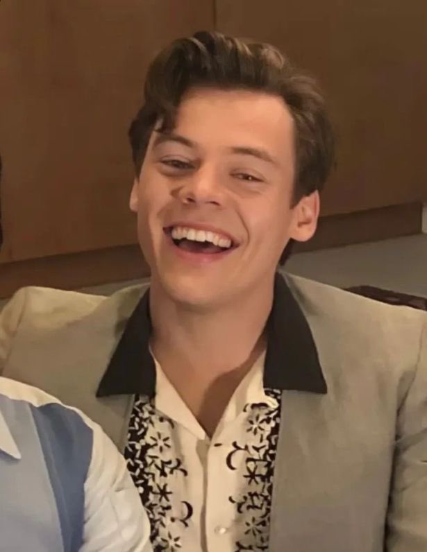 marihh28_'s tweet photo. Quais as chances do Nick e do Harry nascerem em 1994, e o Taylor e o Louis nascerem em 1991 no mesmo dia e no mesmo mês ?? Juro é casa coisa… https://t.co/OE1QgobThX