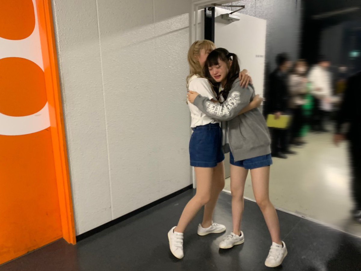 yksb_otsukaren's tweet photo. 周年祭のMCの、

かれんくん「私以外、最初はアイドル志望じゃなかったのに、皆んなで8年も続けてこれて…」

ゆなちゃん「違うよかれん、
8年間ブレずにアイドルをやってるかれんの背中を見て、
皆んなも続けて来れたんだよ」

の部分を、
思い出しては毎日泣いてるのですが？？😭涙活なう😭😭😭 https://t.co/1giVe7GsqU