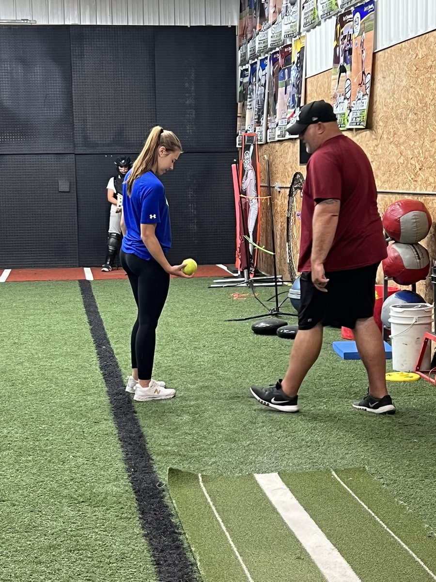 Great lesson with Olivia Balog! <a href="/olivia_balog/">Olivia Balog</a> She is currently working herself back from injury and preparing herself for her sophomore season! I’m so glad I got to work with her before school starts!Great job tonight! Liv!! Proud of you!! <a href="/SXUsoftball/">SXU Softball</a> #beboldfastpitch