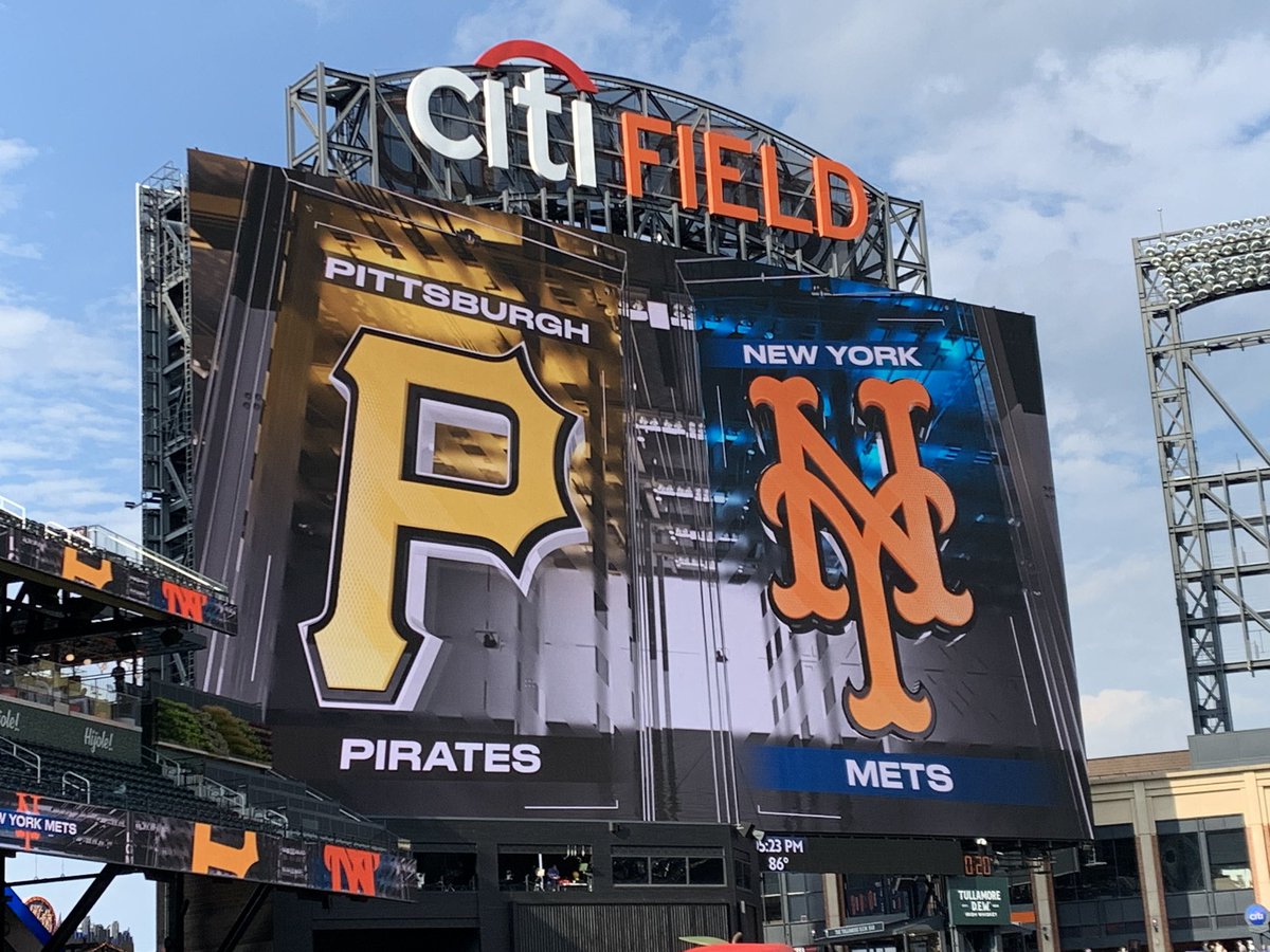 MKLLORG's tweet photo. Great night of baseball watching  @foxlanebaseball alumni @henrydavis32  play for the Pittsburgh Pirates. https://t.co/Obxdy28tZV