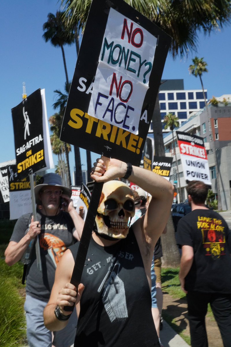 sagaftra's tweet photo. LA #sagaftramembers, thank you for joining us on the #SAGAFTRAstrike picket lines today! https://t.co/FZ2rzNTMER