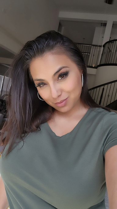 New week let's get it #Monday https://t.co/cwoO0cjSGy<a href="/tag/monday"class="tags">#Monday</a>