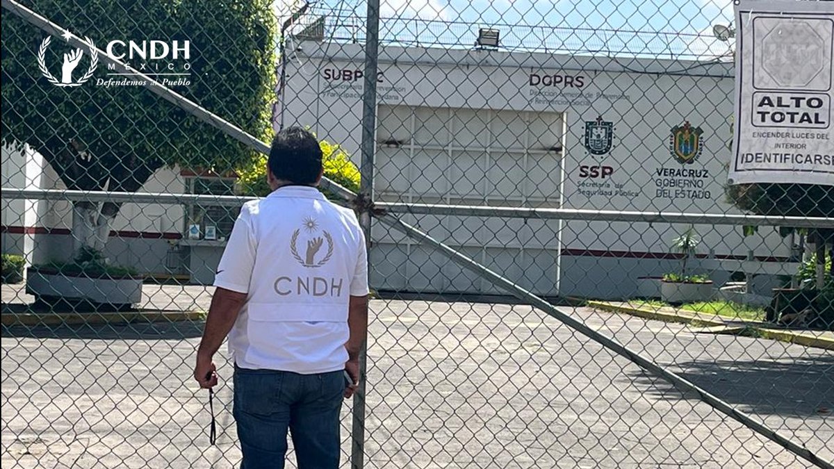 CNDH's tweet photo. Acompañamos y otorgamos orientación jurídica a colectivos de búsqueda de personas desaparecidas en #Xalapa y #Coatzacoalcos, #Veracruz, donde también recuperamos testimonios que brinden indicios que conduzcan a la localización.

#DefendemosAlPueblo https://t.co/i0bWKYWy82
