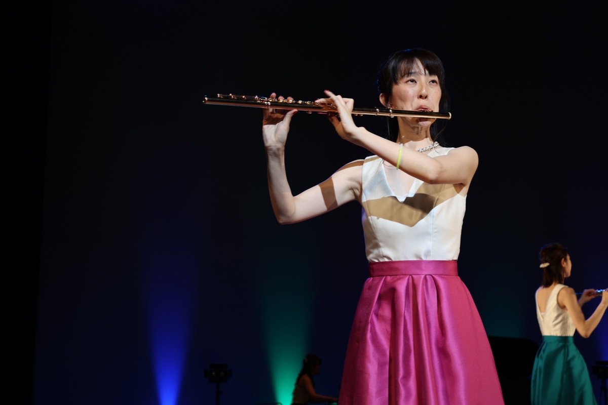 dancing_flute's tweet photo. 【総監督】居城麻里衣！
立ち上げから、選曲、振付、照明…とにかく全てを監修するスーパーリーダーなんです🤩
的確な指示は愛の鞭♡本番までの間、24時間みんなの事を考えてくれてた！といっても過言ではありません‼️
練習以外でもメンバー1人1人と話をして色んなケアをしてくれました👩 https://t.co/fkzINEdVPJ