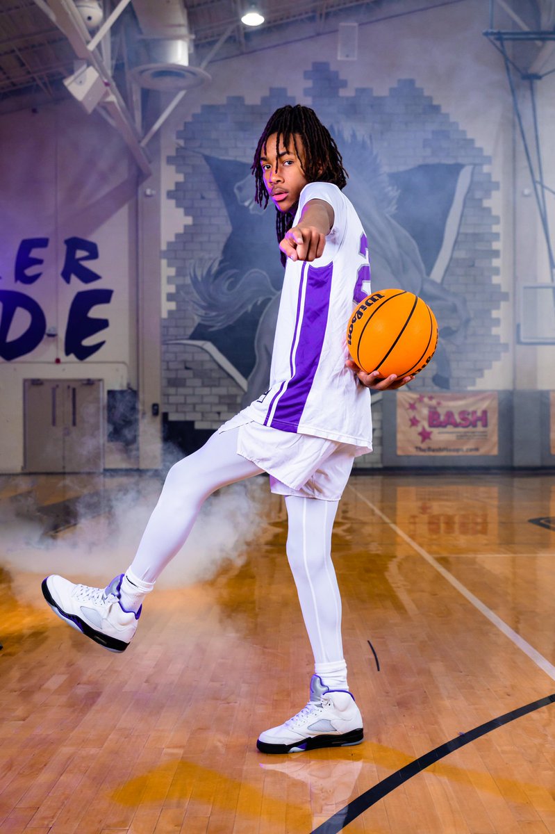 chris_buckets09's tweet photo. Blessed to receive invite to @Epic_Hoops @HoopsEdu Super64 camp. Can't wait to get to work. @RidgeViewHoops @TeamUSC2027 #NoExcuseGang #WorkOverHype #TheWorkGoneShow https://t.co/lIRaRDHPTD