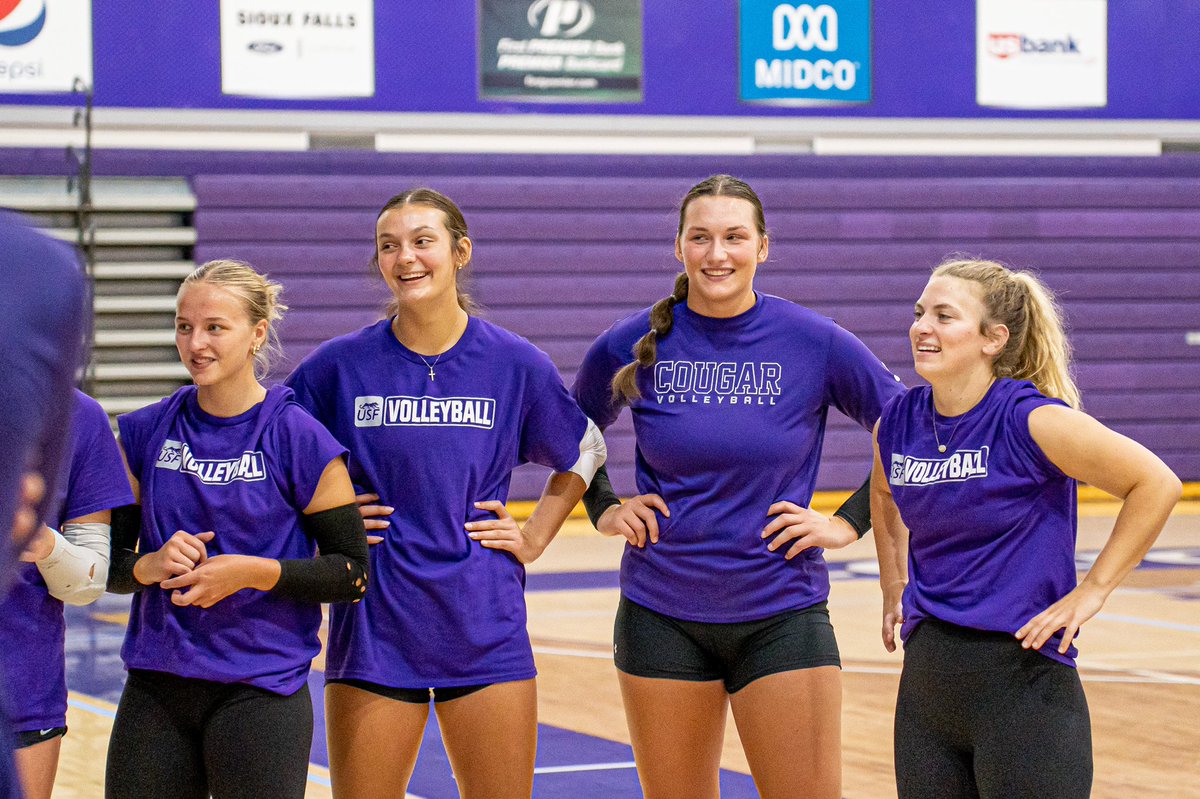 USFCougarsVB's tweet photo. All smiles for a successful day one!
#GoCoo https://t.co/cADfo9oDE1
