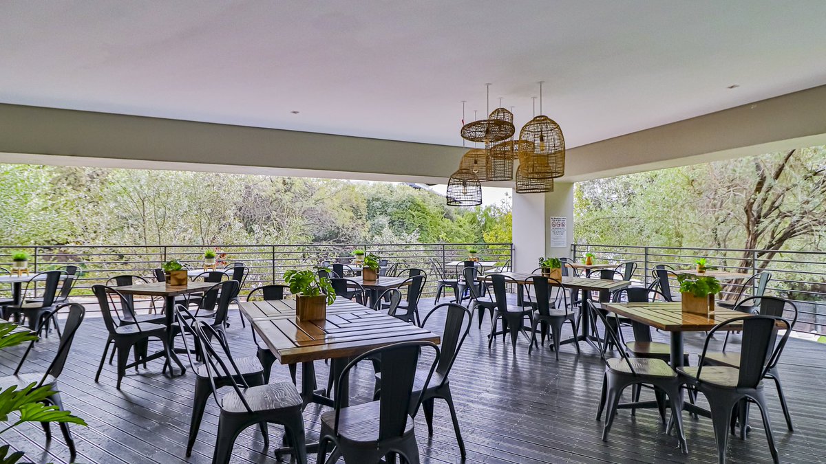 AuraluxeS's tweet photo. Whether you're a food enthusiast or seeking a delightful dining option, this charming establishment has something for everyone.

Booking link: https://t.co/QzFc1fn9h5

#airbnb #culinary #heritage #foodie #airbnbexperience https://t.co/PCUUaqCK6o