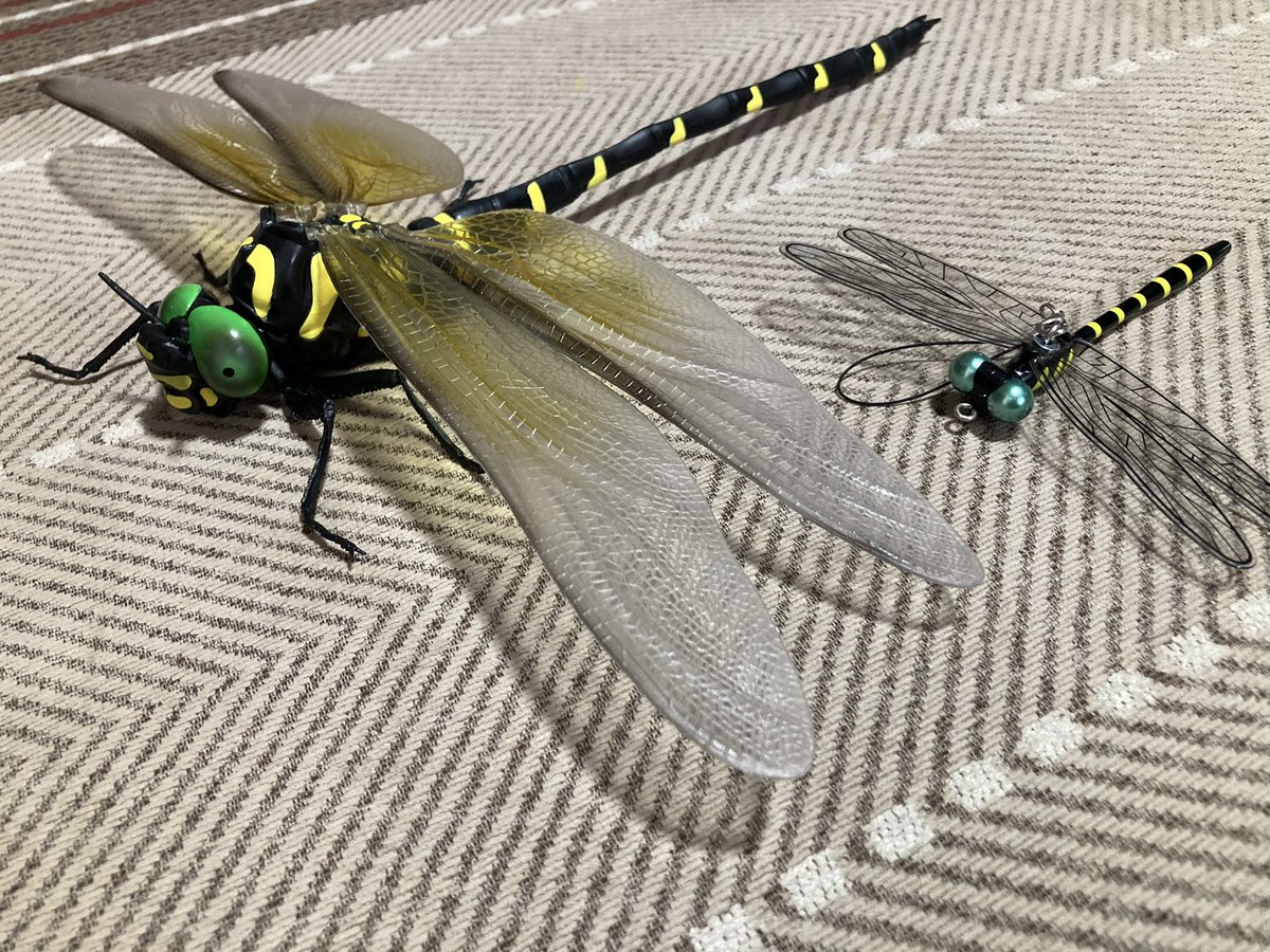 UFOキャッチャーで、巨大オニヤンマフォギュアをゲット。虫除けのおにやんま君と、オニヤンマ親子が完成。
#おにやんま君 
#オニヤンマ