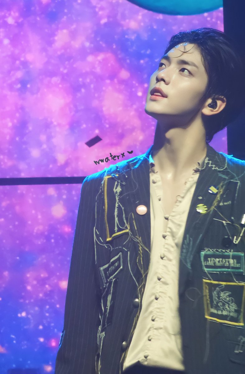 csbshour's tweet photo. hot guy https://t.co/ZBaEfuUYMF