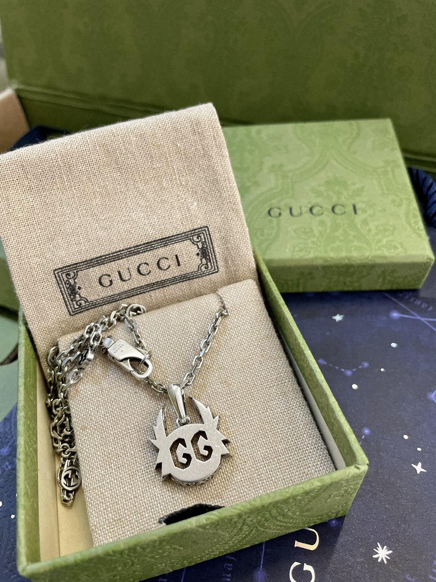 raynghm's tweet photo. 🎁 #Unboxing happiness!🌟Just got my hands on the #GucciKodaPendant an Otherside Relic by Gucci. A limited edition masterpiece blending art, fashion, and #NFTs truly a collector's dream!😍Only 3,333 exist, and I'm lucky to have one! Sharing this joy with my incredible ape fam🦍 https://t.co/CVCQEGtcEN