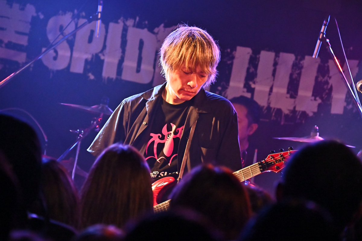 acma_hikari's tweet photo. 8/13 ビリスラ LIVE@下北沢ReGありがとうございました！

SOLD OUTの会場での熱いライブ楽しかったです！

スパリリさんアルバム発売おめでとうございます！

#BILLYANDTHESLUTS
#THESPIDERLILLY

photo 中田英之 https://t.co/KSODt4bF0x