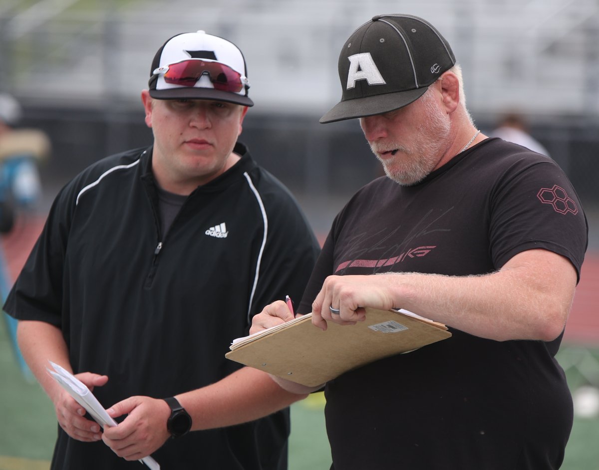ATHENS FOOTBALL coach SHAWN BRADLEY pleased with numbers, team's "hard work" in first preseason on sidelines.

valleysportsreport.net/index_get.php?…