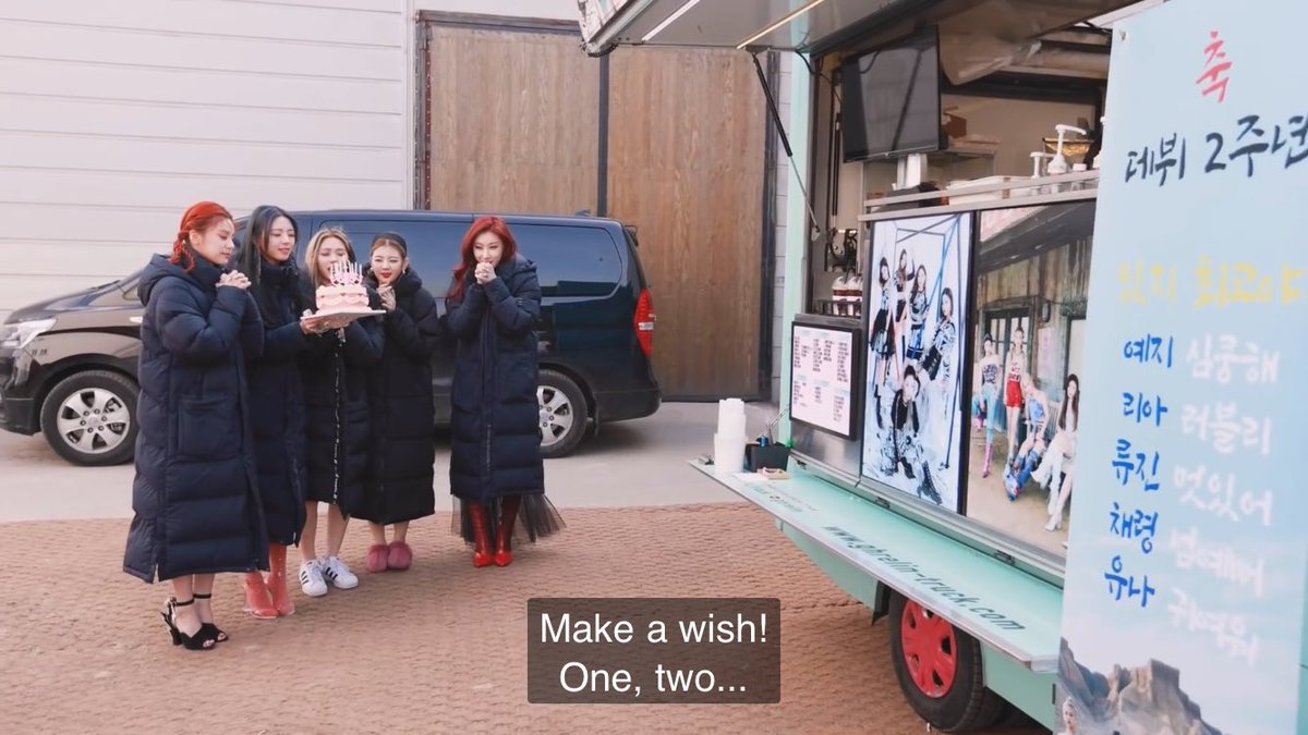 FIVEOFITZY's tweet photo. Will never forget how ITZY wished to debut at Billboards during Guess Who and they did, and have continuously debuted every album since then 🫂 https://t.co/bcUZanaf8a