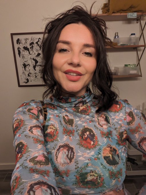 I just wanted everyone to know that I looked very cute this past weekend and I had on a very cute top