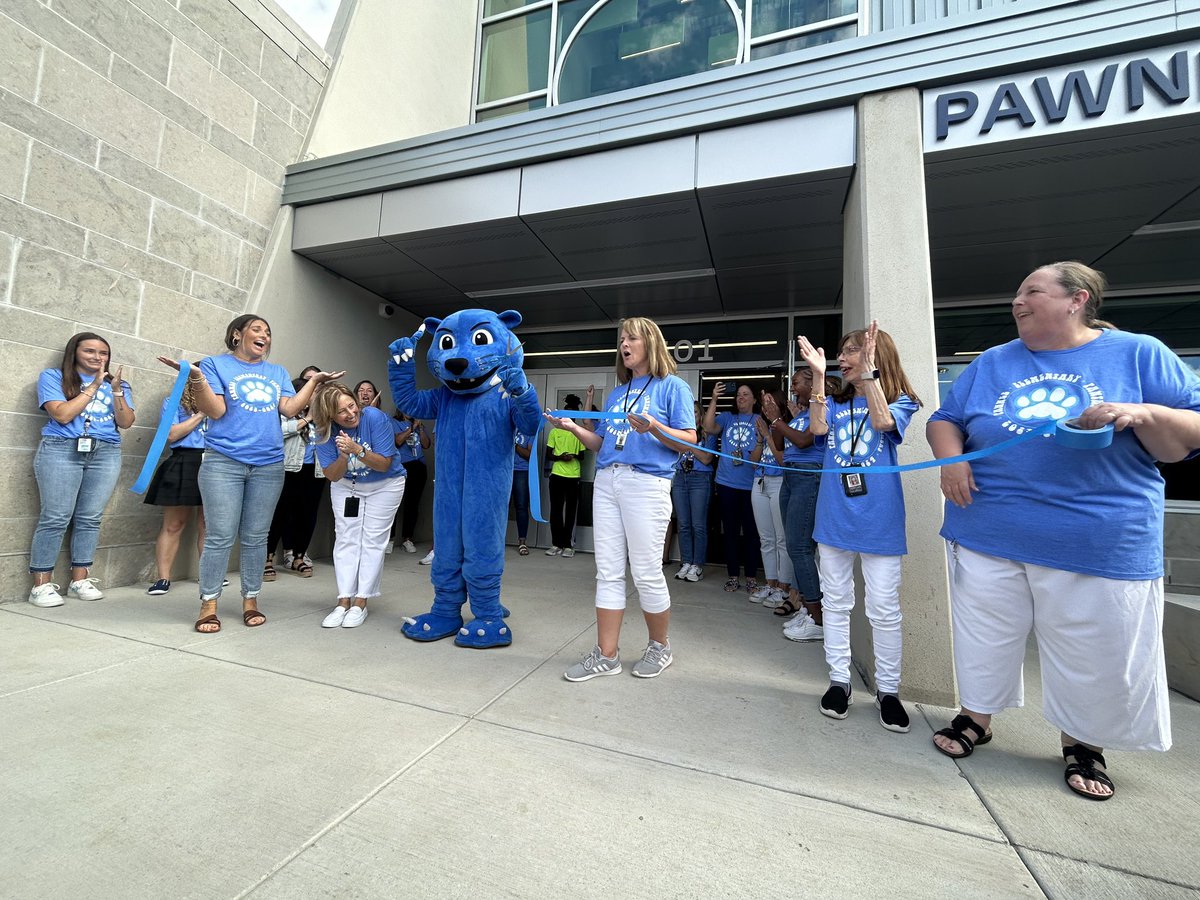 PawneePanthers's tweet photo. Today Pawnee opened their doors to the community and welcomed students and families into our brand new, bright, and  beautiful learning spaces! #pawneepanthers https://t.co/tyW5ps28wj