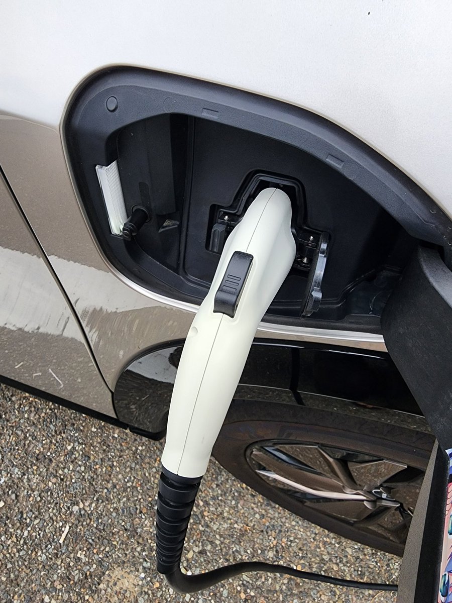 subaru_misaka's tweet photo. 石川県 

羽咋郡宝達志水町

のと里山海道 志雄PA 上り線 EV充電スタンド
日産の　#ZESP カードが使えない
(x_x)
お店で借りて充電・・・しかも普通充電だ！！　やはり石川は今の自分には何気に難しい・・・ https://t.co/48XyG90YU3