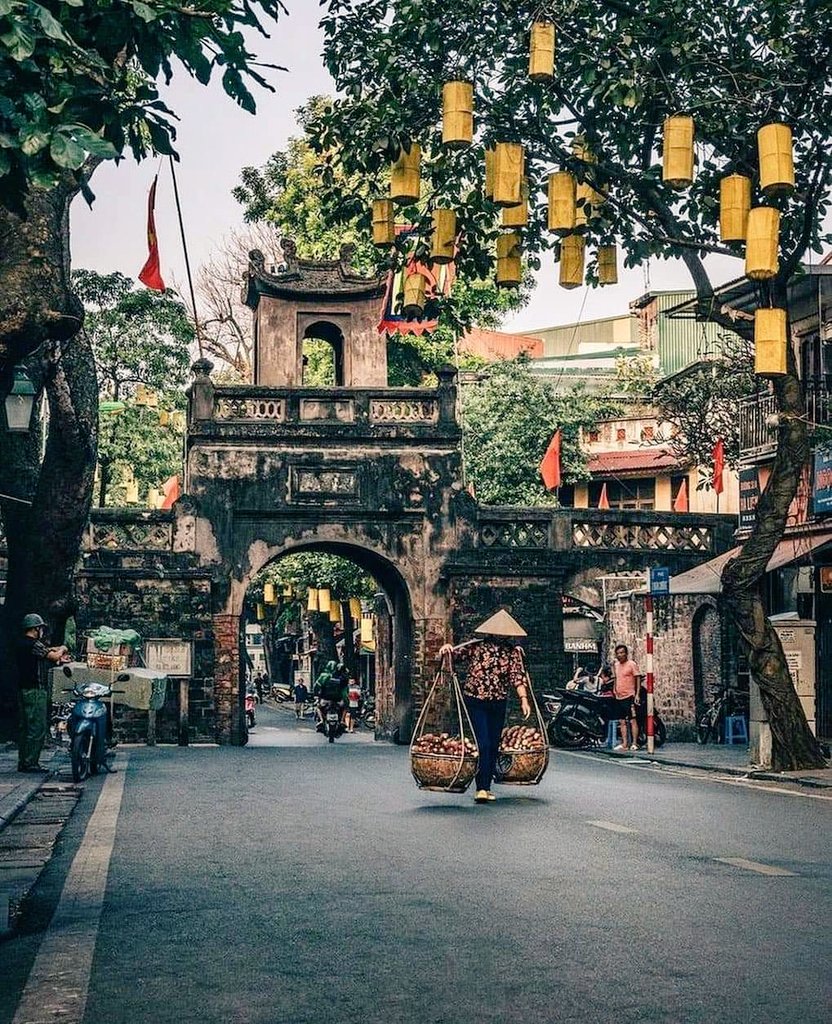 The Old Quarter in Hanoi is an intriguing neighbourhood, home to a mix of Vietnamese architecture, green spaces, ancient shops and fresh-as-it-gets street ...
#vietnamtour #travelvietnam #vietnamcharm #southeastasia #vietnamvacation #southeastasiatrip #vietnamlife