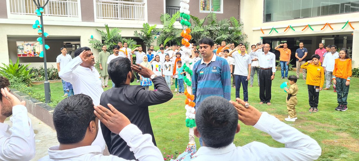 MohdRashedFaraz's tweet photo. On The Occasion of 77th #IndependenceDay

GHMC Standing Committee Member & @aimim_national Shaikpet Corporator 𝐌𝐨𝐡𝐚𝐦𝐦𝐞𝐝 𝐑𝐚𝐬𝐡𝐞𝐝 𝐅𝐚𝐫𝐚𝐳𝐮𝐝𝐝𝐢𝐧 Sahab Hoisted The National Flag In Different Parts of Shaikpet Division,Jubilee Hills Constituency. With AIMIM Primary Unit.

#independenceday2023  #77thindependenceday #Shaikpet #JubileeHillsConstituency #viralpost